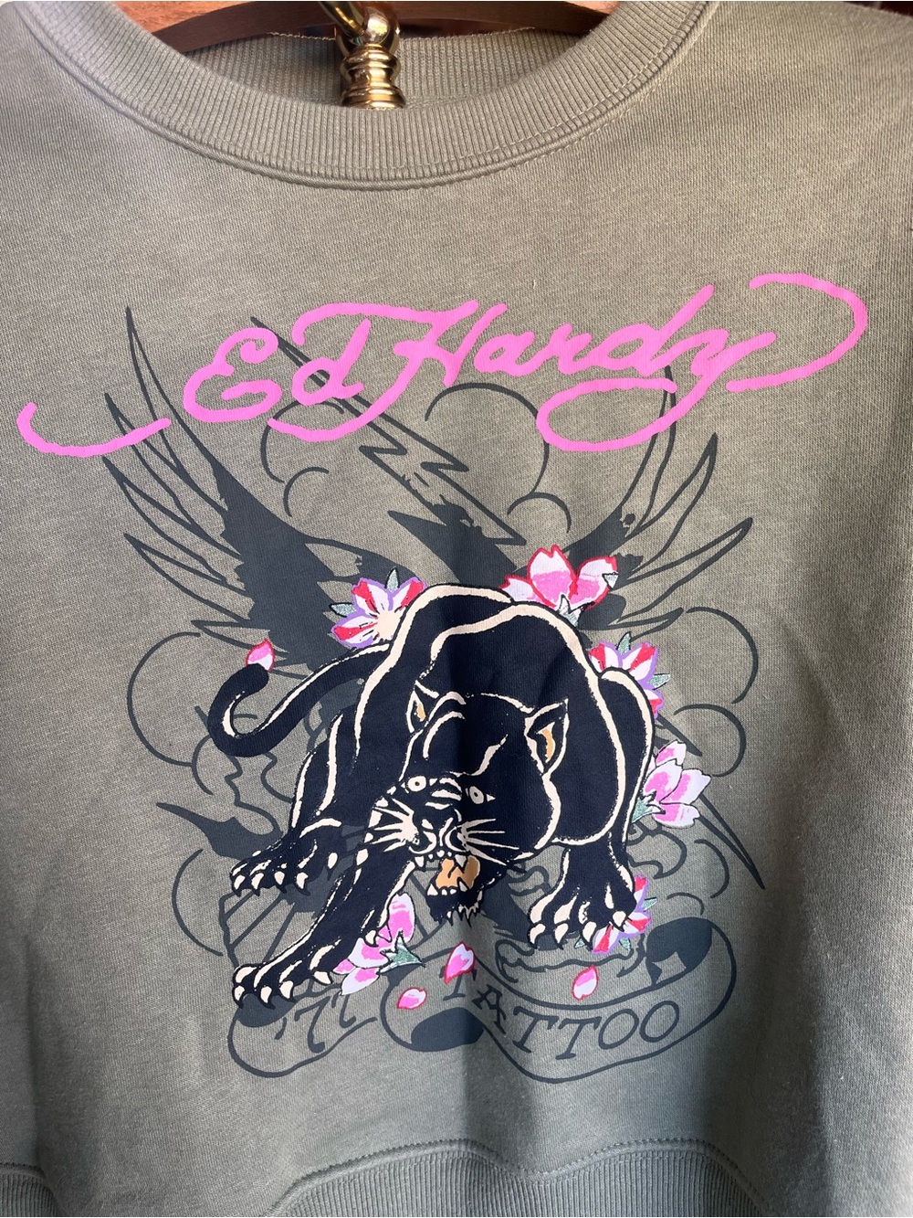 Ed Hardy Green Cropped Crewneck Sweatshirt with Pink Graphic Large - Picture 4 of 9